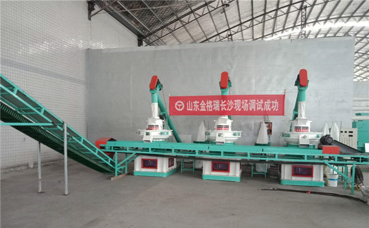 秸稈飼料顆粒機(jī)生產(chǎn)線長(zhǎng)沙客戶使用現(xiàn)場(chǎng) 秸稈飼料顆粒機(jī)生產(chǎn)線長(zhǎng)沙客戶使用現(xiàn)場(chǎng)