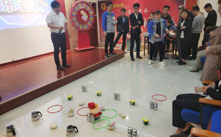 多么開心的快樂會議員工們的套圈領獎品 多么開心的快樂會議員工們的套圈領獎品