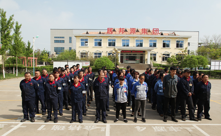 山東金格瑞顆粒機成員排隊等待體檢 山東金格瑞顆粒機成員排隊等待體檢