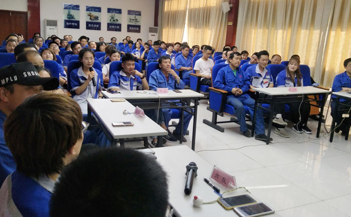 6支代表隊(duì)踴躍回答問題 6支代表隊(duì)踴躍回答問題