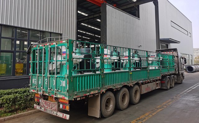 年產(chǎn)20萬噸稻殼顆粒機生產(chǎn)線設備發(fā)往黑龍江現(xiàn)場 年產(chǎn)20萬噸稻殼顆粒機生產(chǎn)線設備發(fā)往黑龍江現(xiàn)場