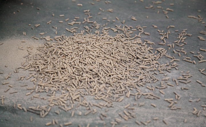 秸稈顆粒機械設(shè)備加工的秸稈顆粒 秸稈顆粒機械設(shè)備加工的秸稈顆粒