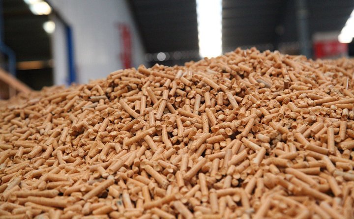 秸稈顆粒機(jī)械設(shè)備把秸稈變成賺錢的“棒棒” 秸稈顆粒機(jī)械設(shè)備把秸稈變成賺錢的“棒棒”